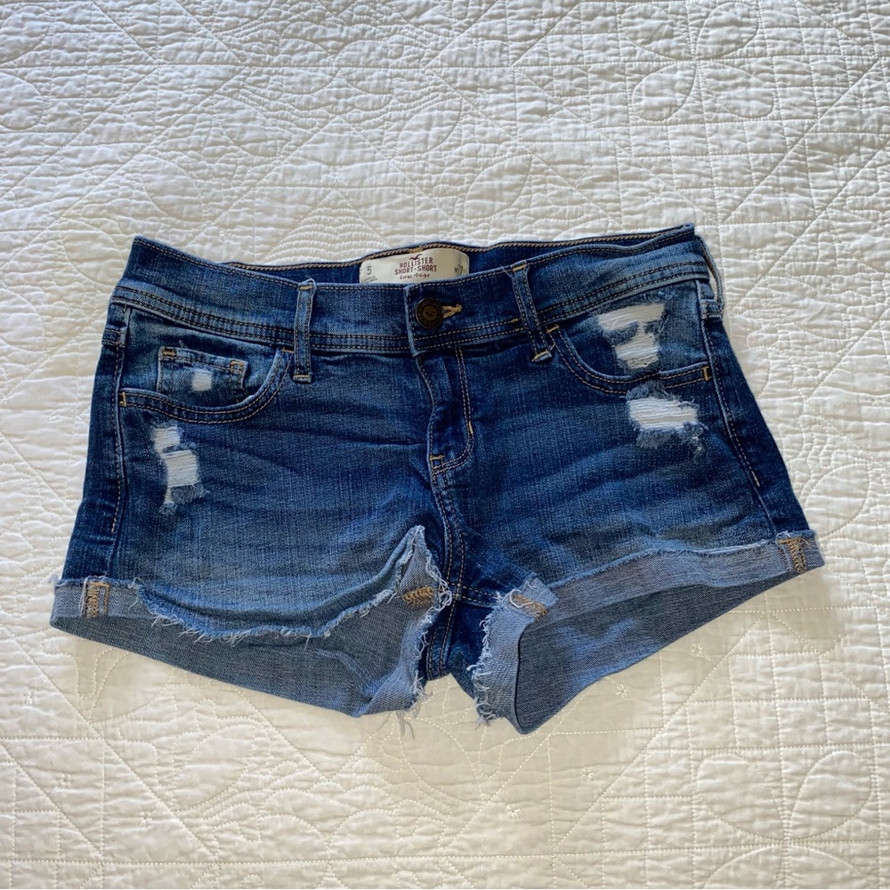 Hollister Low Rise Short Shorts Size 5